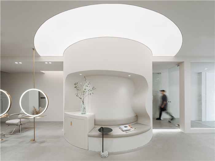 100平極簡工業(yè)風美發(fā)店休閑區(qū)裝修設計實景圖 100平極簡工業(yè)風美發(fā)店休閑區(qū)裝修設計實景圖