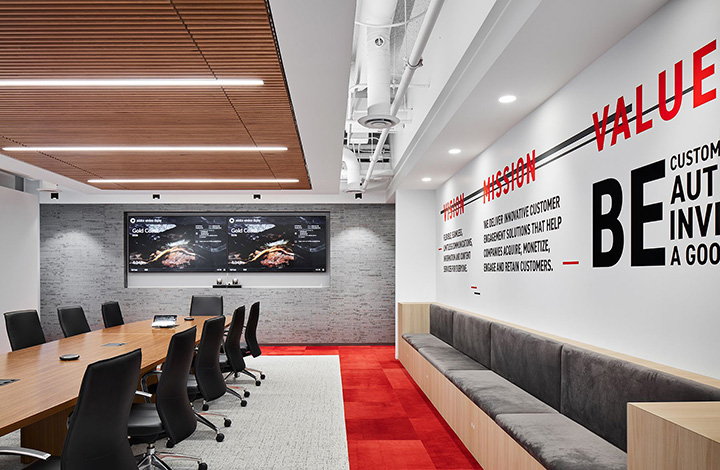 鄭州宏鈺堂推薦國(guó)外通信公司時(shí)尚辦公室會(huì)議室裝修方案