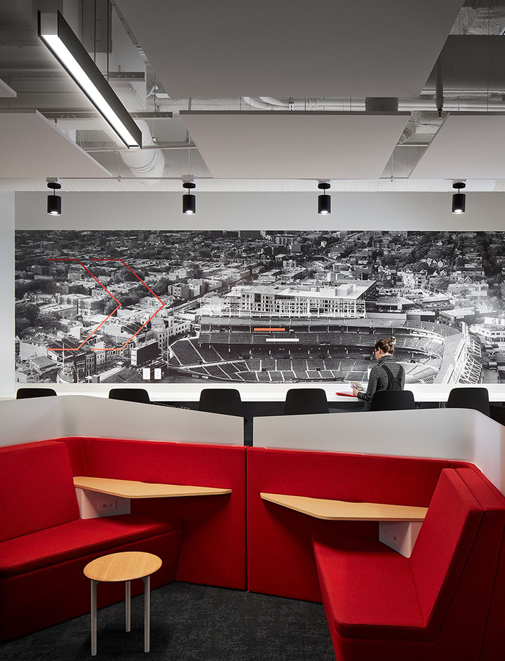 鄭州宏鈺堂推薦國(guó)外通信公司時(shí)尚辦公室裝修案例