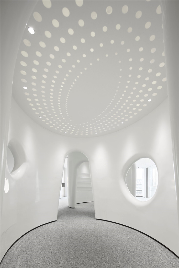 知名進(jìn)口汽車集團(tuán)總部辦公樓&展廳裝修設(shè)計(jì)實(shí)景圖