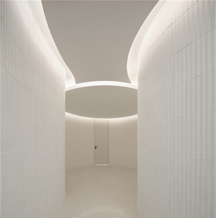 知名進(jìn)口汽車集團(tuán)總部辦公樓&展廳裝修設(shè)計(jì)實(shí)景圖