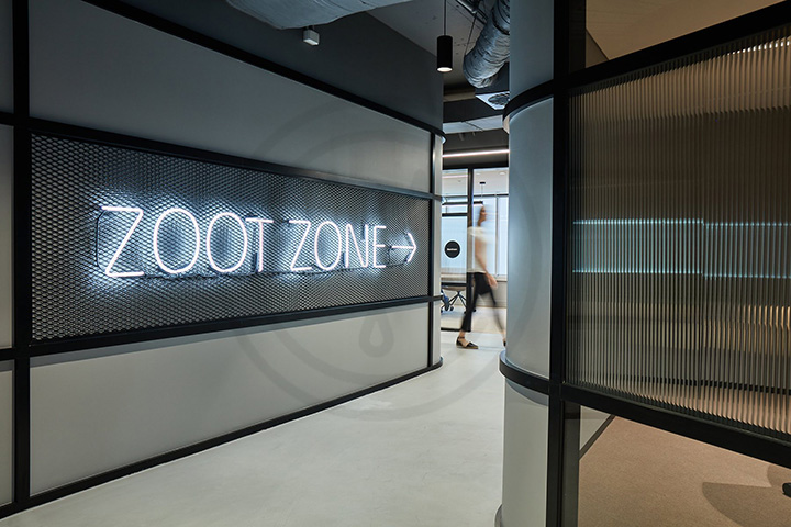 黑白灰摩登時尚軟件公司辦公室裝修設(shè)計實景圖