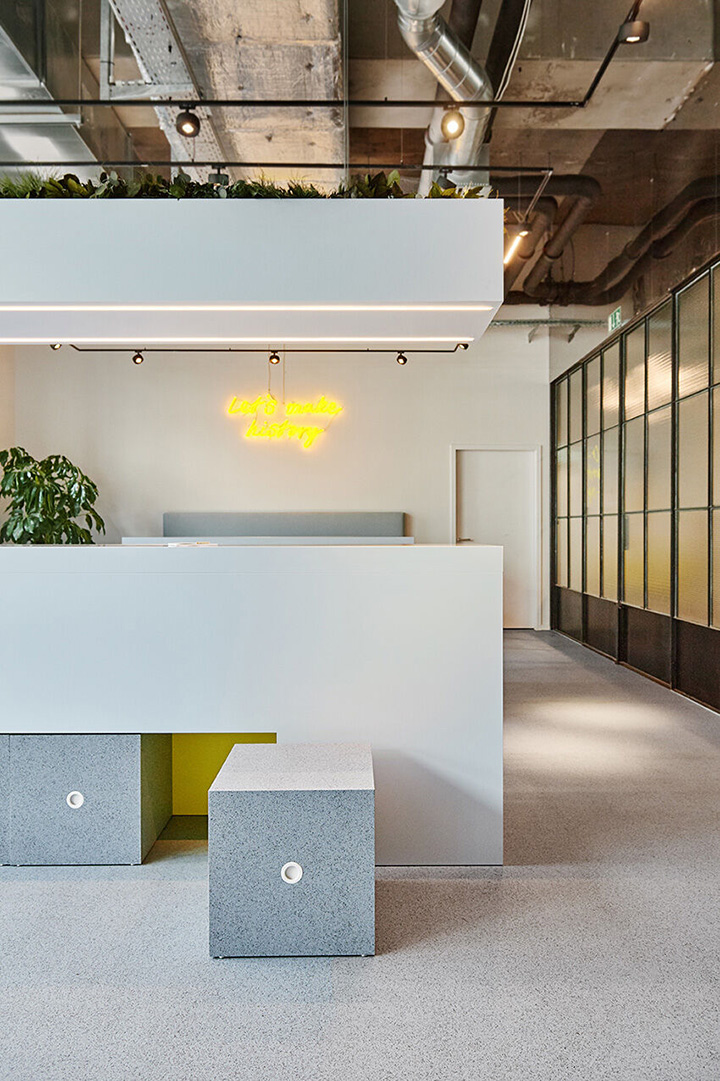 極簡LOFT風(fēng)年輕的軟件初創(chuàng)公司辦公室裝修設(shè)計圖