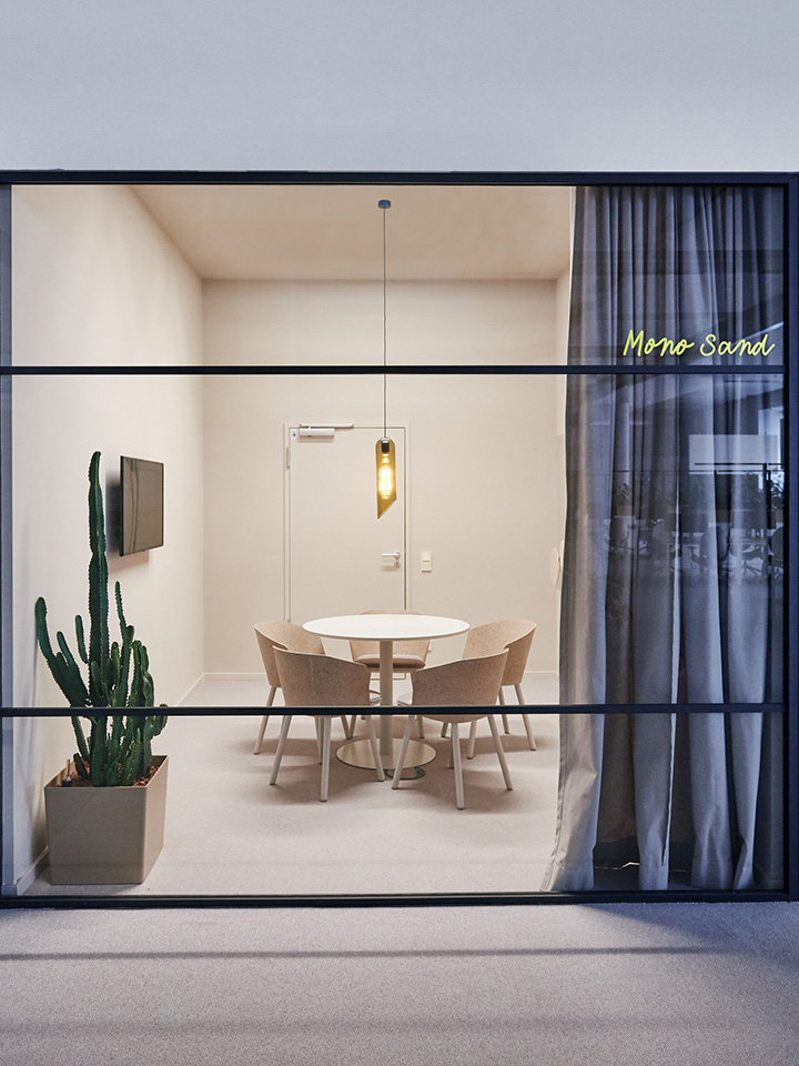 極簡LOFT風(fēng)年輕的軟件初創(chuàng)公司辦公室裝修設(shè)計圖