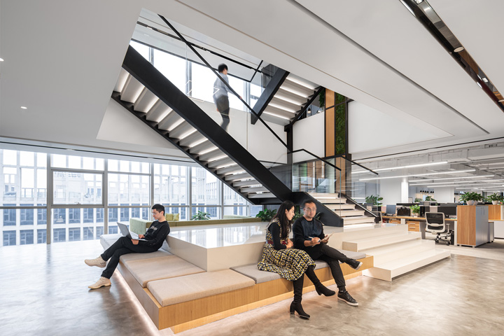 以家為主題的紅星美凱龍總部辦公樓樓梯裝修設(shè)計方案 以家為主題的紅星美凱龍總部辦公樓樓梯裝修設(shè)計方案