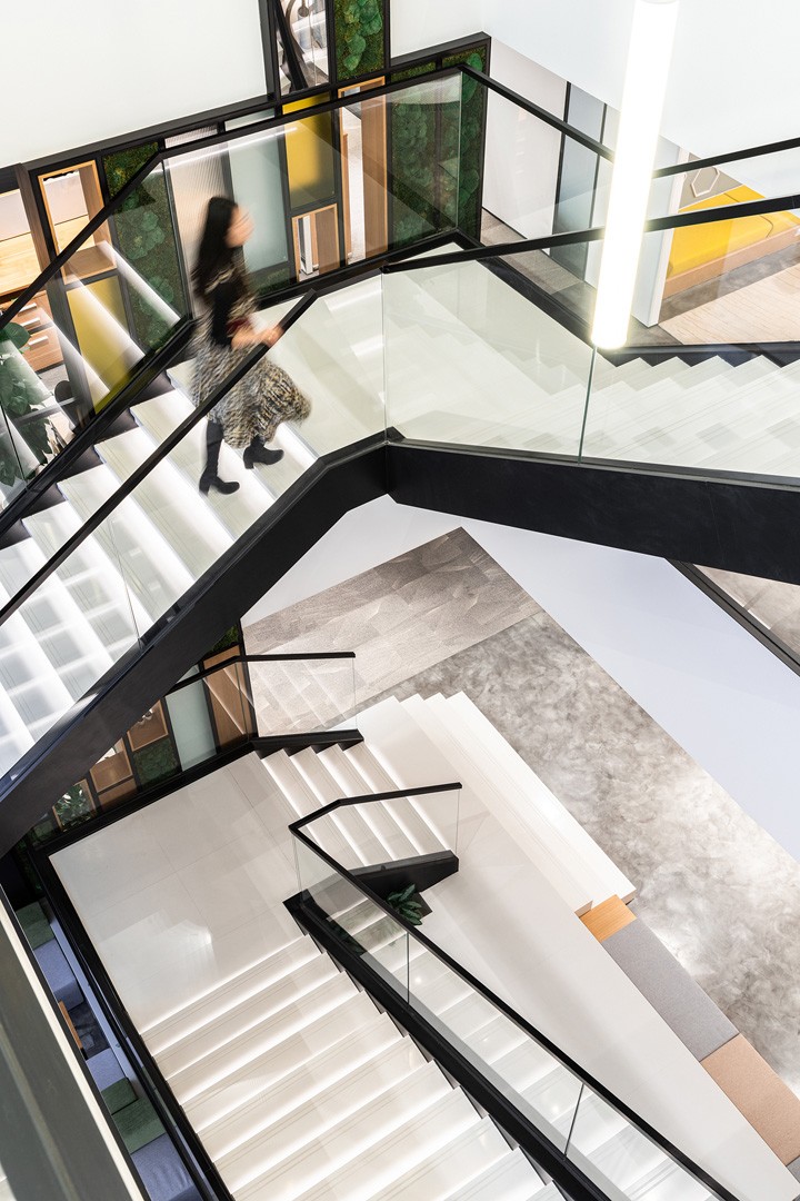 以家為主題的紅星美凱龍總部辦公樓樓梯裝修設(shè)計方案 以家為主題的紅星美凱龍總部辦公樓樓梯裝修設(shè)計方案