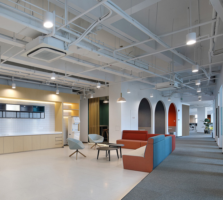 中國最大的在線理財教育機構(gòu)辦公樓前臺休閑區(qū)裝修設計方案