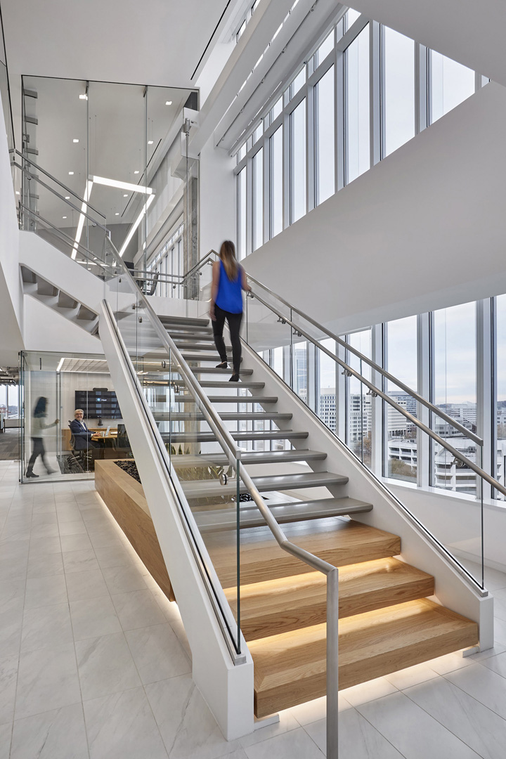 時尚大氣的軟件公司Appian總部辦公樓樓梯裝修設(shè)計方案 時尚大氣的軟件公司Appian總部辦公樓樓梯裝修設(shè)計方案