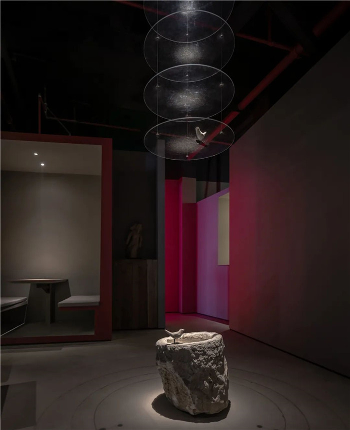 鄭州燒烤店裝修不走尋常路  文藝范燒烤店看起來(lái)！