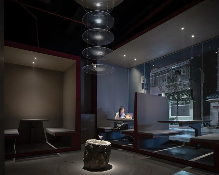 鄭州燒烤店裝修不走尋常路  文藝范燒烤店看起來(lái)！