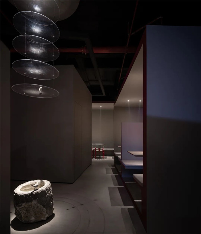 鄭州燒烤店裝修不走尋常路  文藝范燒烤店看起來(lái)！