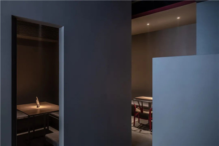 鄭州燒烤店裝修不走尋常路  文藝范燒烤店看起來(lái)！