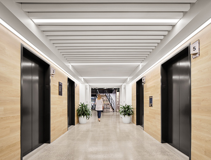 7000平在線招聘企業(yè)總部辦公樓電梯廳裝修改造設計方案 7000平在線招聘企業(yè)總部辦公樓電梯廳裝修改造設計方案