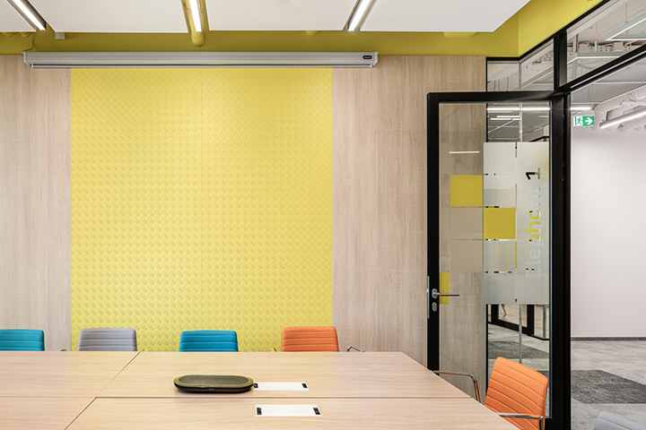 鄭州辦公室裝修玩轉(zhuǎn)色彩 涂料公司創(chuàng)意辦公室會議室裝修方案 鄭州辦公室裝修玩轉(zhuǎn)色彩 涂料公司創(chuàng)意辦公室會議室裝修方案