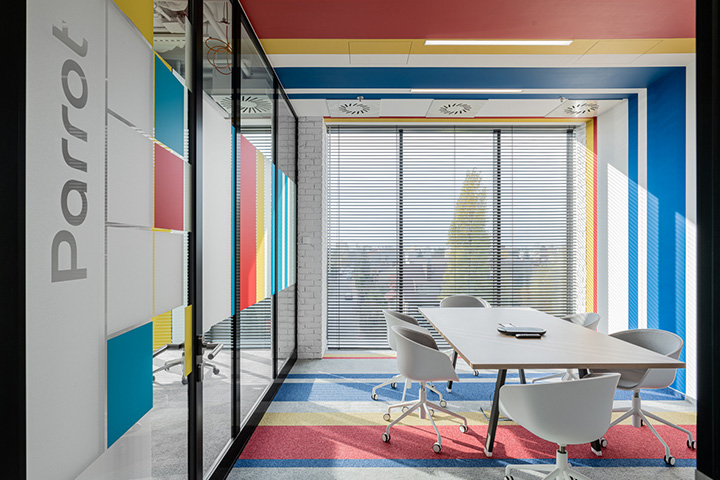 鄭州辦公室裝修玩轉(zhuǎn)色彩 涂料公司創(chuàng)意辦公室會議室裝修方案 鄭州辦公室裝修玩轉(zhuǎn)色彩 涂料公司創(chuàng)意辦公室會議室裝修方案