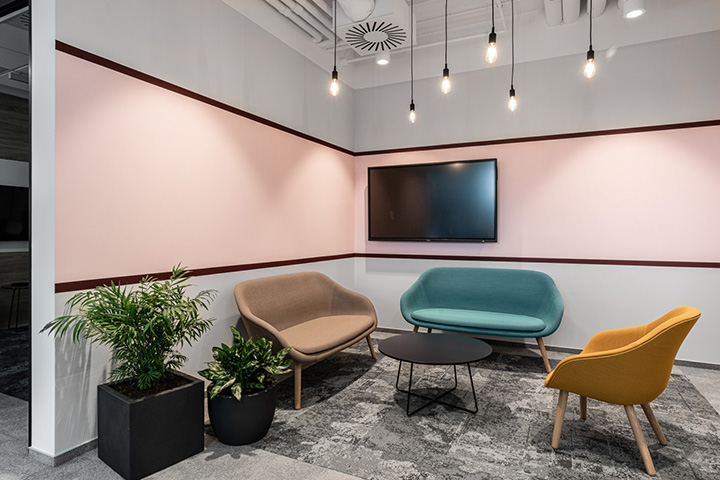 鄭州辦公室裝修玩轉(zhuǎn)色彩 涂料公司創(chuàng)意辦公室休閑洽談區(qū)裝修方案 鄭州辦公室裝修玩轉(zhuǎn)色彩 涂料公司創(chuàng)意辦公室休閑洽談區(qū)裝修方案