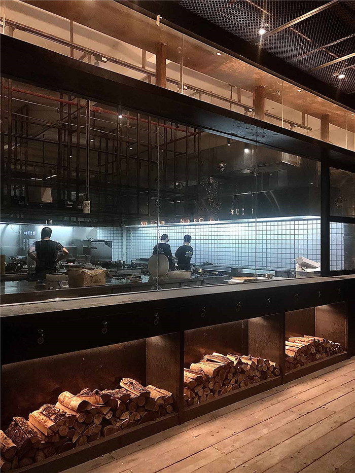 音樂+啤酒+燒烤一站式特色燒烤餐廳明檔裝修設(shè)計方案