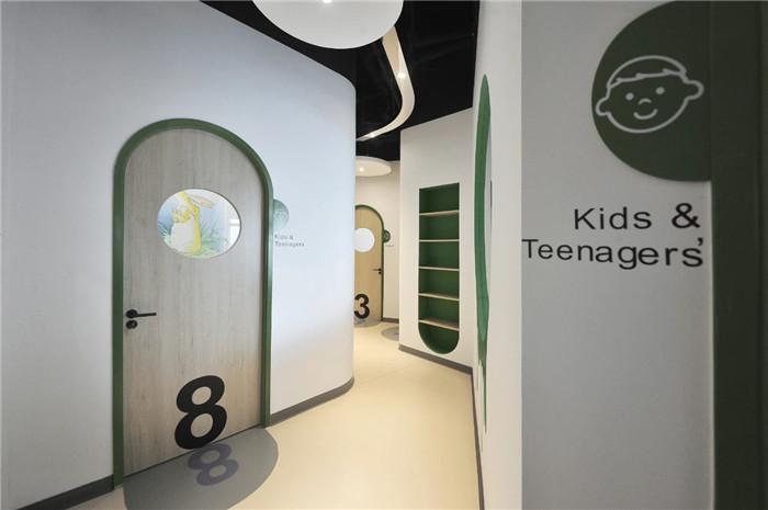 培訓(xùn)機(jī)構(gòu)走廊設(shè)計(jì)-以光之名  趣味十足的少兒英語培訓(xùn)機(jī)構(gòu)裝修效果圖