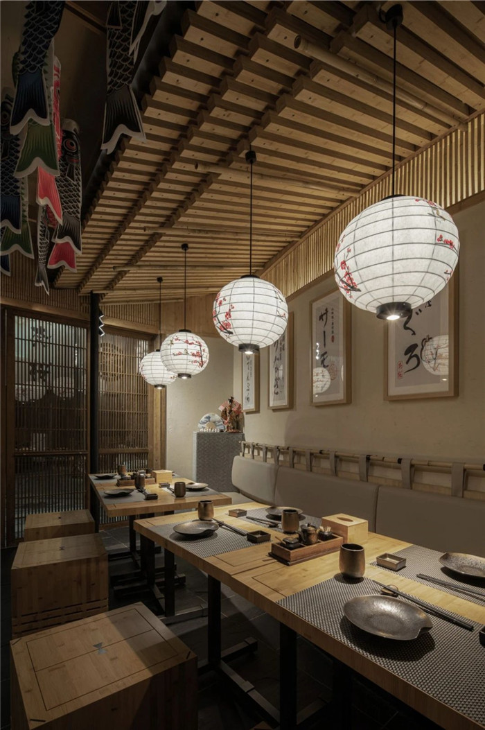 鄭州餐飲裝修公司分享70平日料店創(chuàng)意裝修設計方案