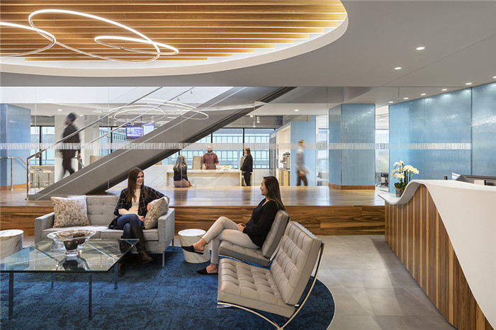 辦公前臺(tái)洽談區(qū)裝修-鄭州金融辦公室裝修公司推薦FactSet金融辦公室裝修