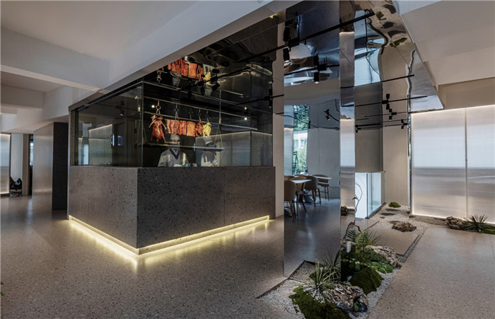 明檔區(qū)裝修設(shè)計-餐廳引導(dǎo)吧臺裝修設(shè)計-鄭州宏鈺堂分享綠色現(xiàn)代風(fēng)港式茶餐廳裝修設(shè)計方案