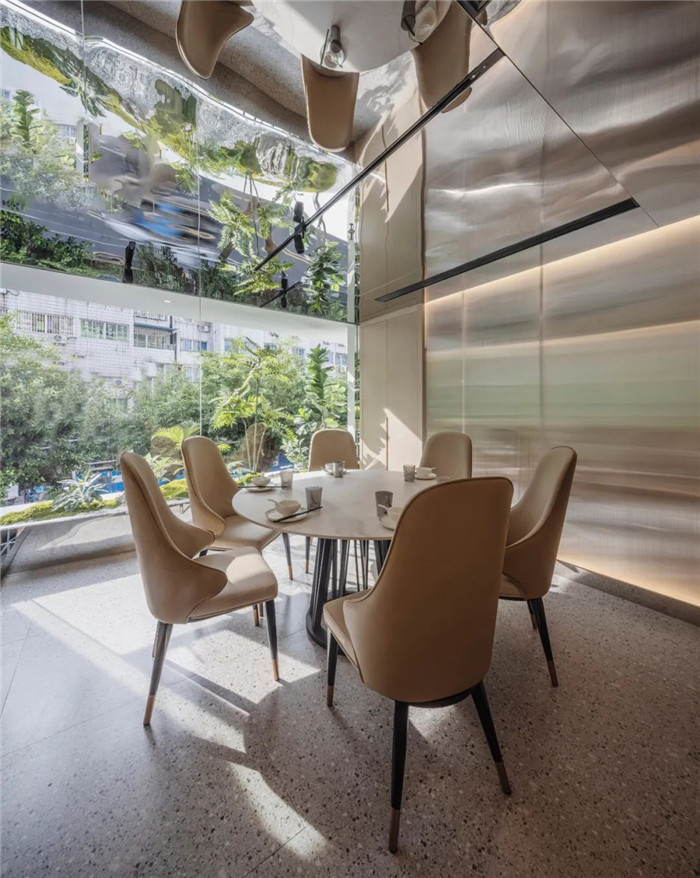 餐廳包房裝修設(shè)計-餐廳引導(dǎo)吧臺裝修設(shè)計-鄭州宏鈺堂分享綠色現(xiàn)代風(fēng)港式茶餐廳裝修設(shè)計方案