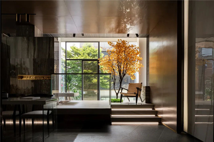 瓷磚展示區(qū)裝修設(shè)計-現(xiàn)代藝術(shù)風(fēng)高端意大利瓷磚展廳兼辦公裝修實景圖