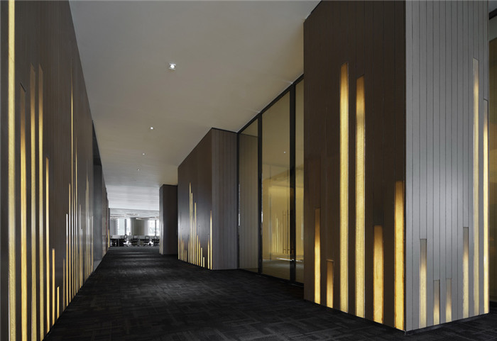 走廊裝修設(shè)計(jì)-綠地集團(tuán)上海總部辦公室裝修  引領(lǐng)智慧辦公設(shè)計(jì)風(fēng)尚