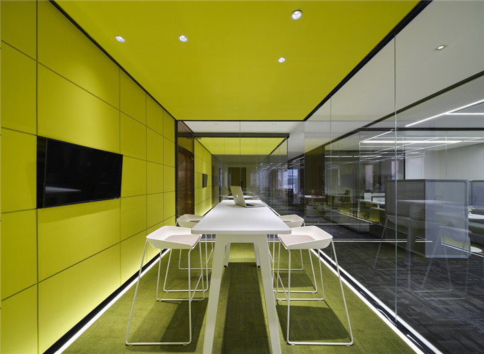 小型會(huì)議室裝修設(shè)計(jì)-綠地集團(tuán)上?？偛哭k公室裝修  引領(lǐng)智慧辦公設(shè)計(jì)風(fēng)尚