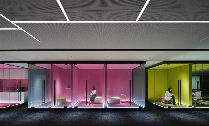 小型洽談室裝修設(shè)計(jì)-綠地集團(tuán)上?？偛哭k公室裝修  引領(lǐng)智慧辦公設(shè)計(jì)風(fēng)尚