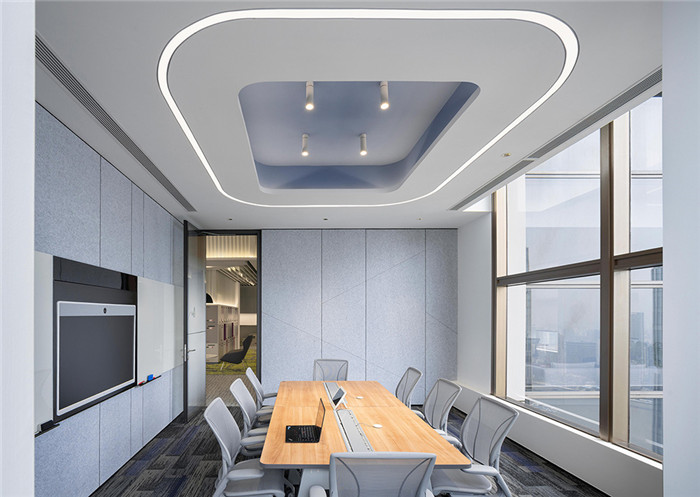 小型會(huì)議室裝修-現(xiàn)代大氣、靈動(dòng)多元的恒生銀行辦公室裝修案例