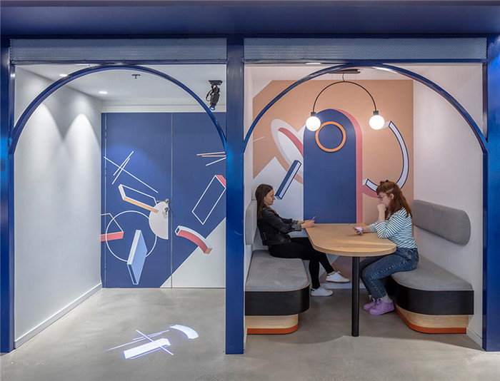洽談室裝修設(shè)計-趣味十足的8000平構(gòu)成藝術(shù)聯(lián)合辦公裝修設(shè)計方案
