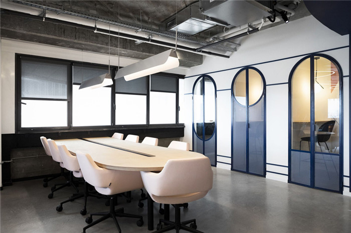 會議室裝修-趣味十足的8000平構(gòu)成藝術(shù)聯(lián)合辦公裝修設(shè)計方案
