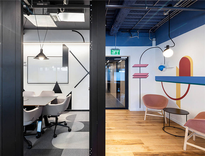 辦公室隔斷裝修-趣味十足的8000平構(gòu)成藝術(shù)聯(lián)合辦公裝修設(shè)計方案
