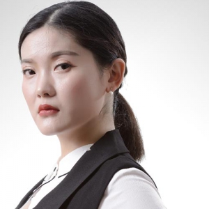 首席設(shè)計(jì)師：張春麗